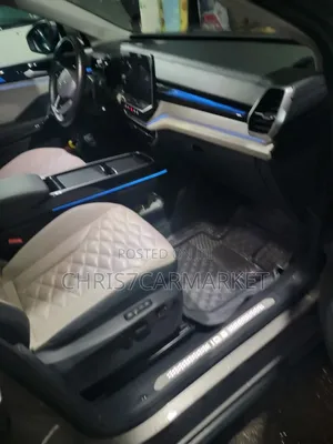 Volkswagen ID.6 2023 Gold