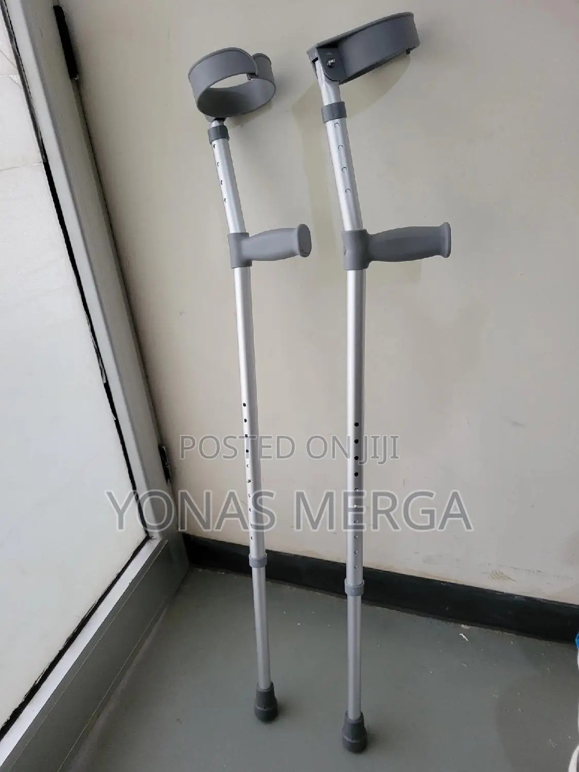 Lightweight Easy to Carry Crutches፪§ክራንች፱0cranch፼no Crunch