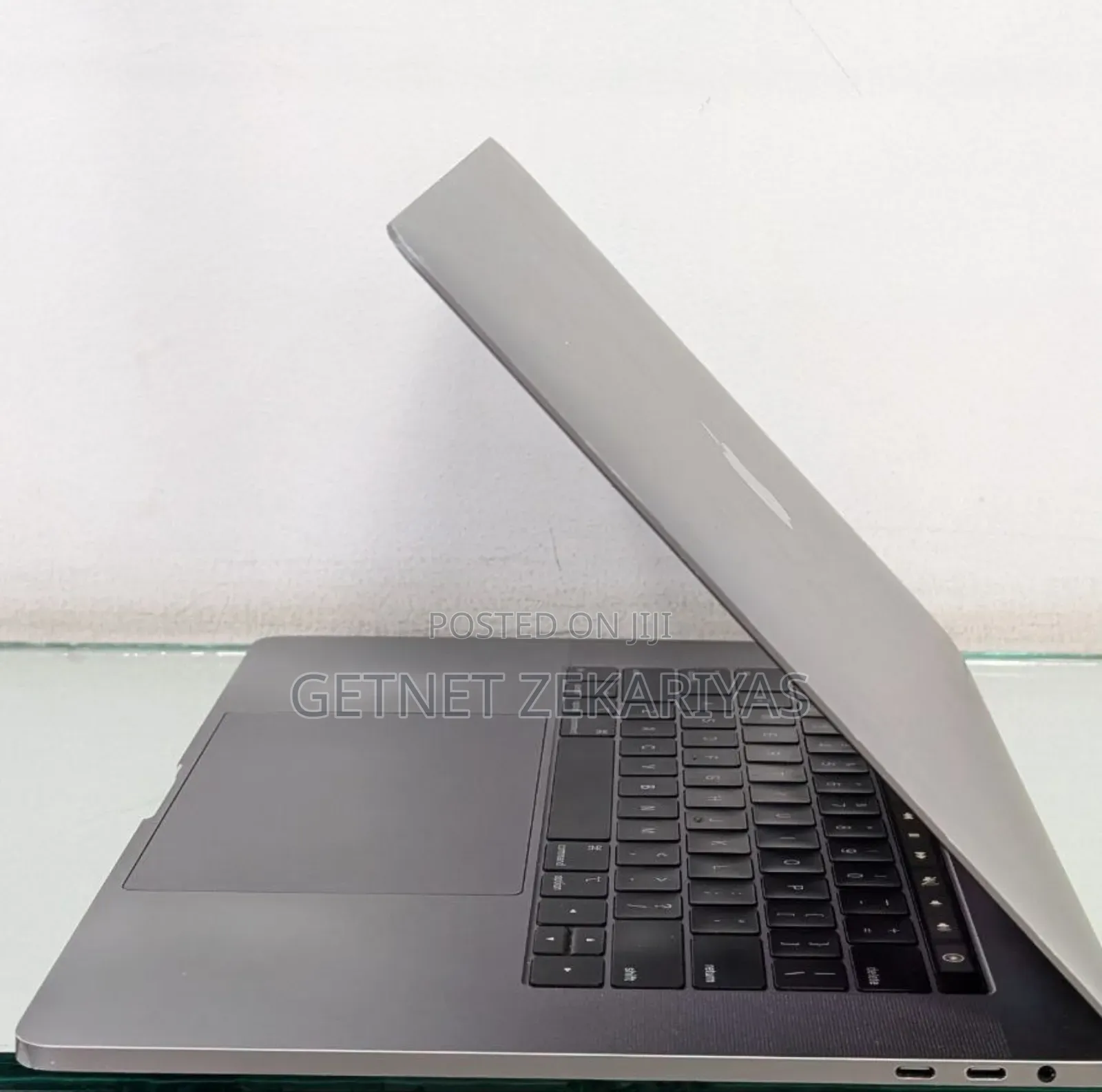 New Laptop Apple MacBook Pro 2018 32GB Intel Core I9 SSD 512GB