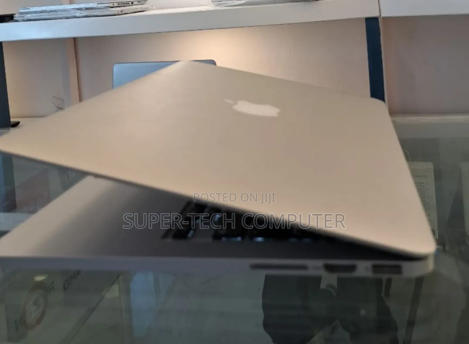 New Laptop Apple MacBook Pro 2015 8GB Intel Core I5 SSD 256GB