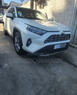 Photo - Toyota RAV4 XLE Premium AWD 2023 White