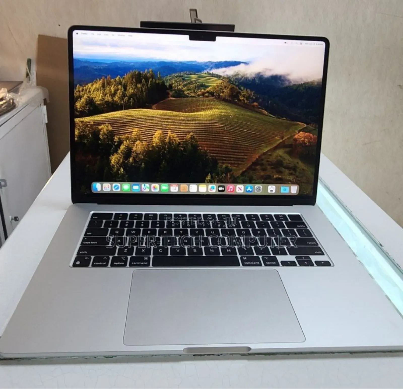New Laptop Apple MacBook Air 2022 M2 8GB Apple M2 SSD 256GB