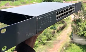 Photo - Tp-Link 24 Ports 1000 Gigabit With Ears