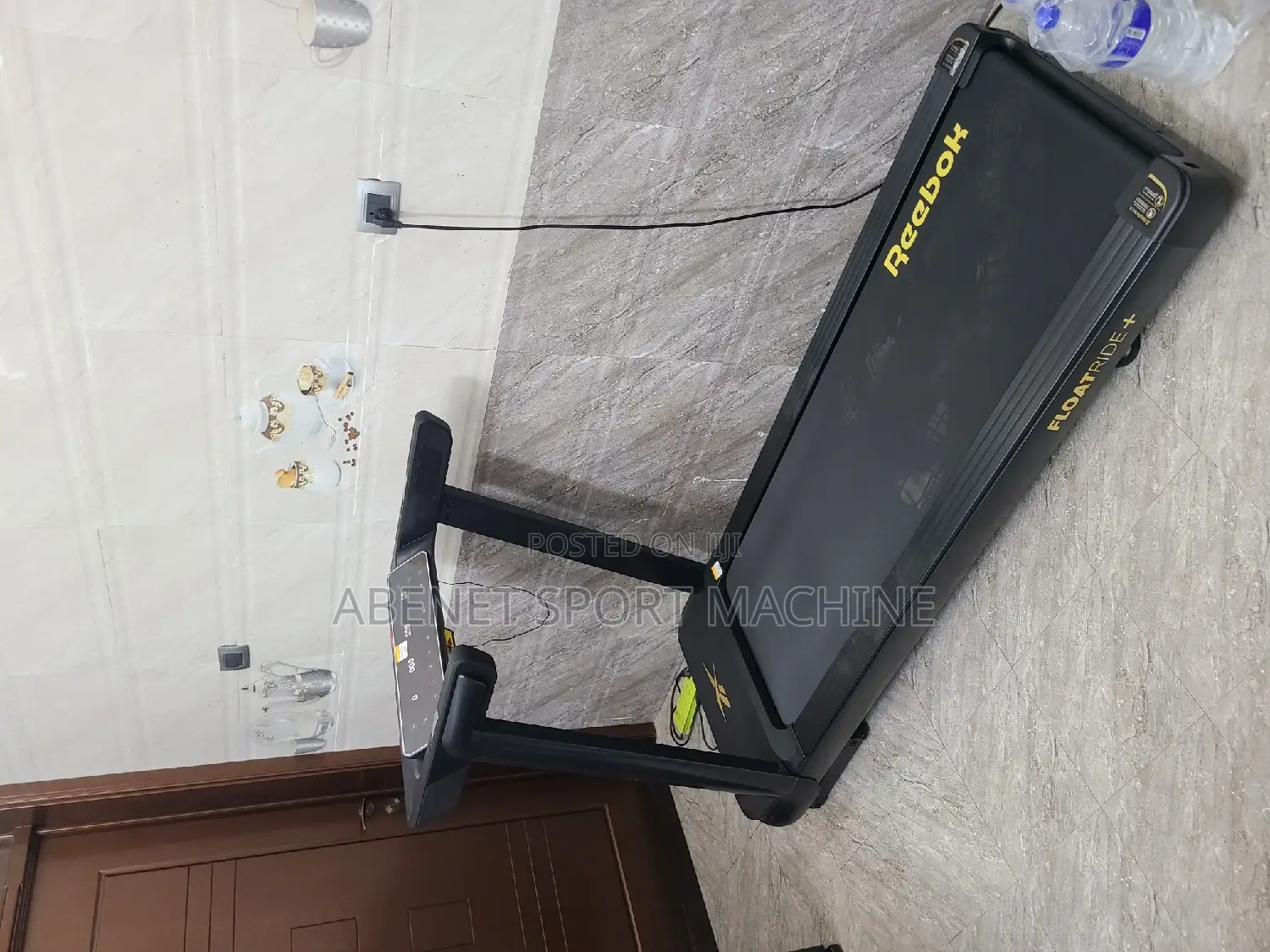 ዘመናዊ የመሮጫ ማሽን Reebok Floatride