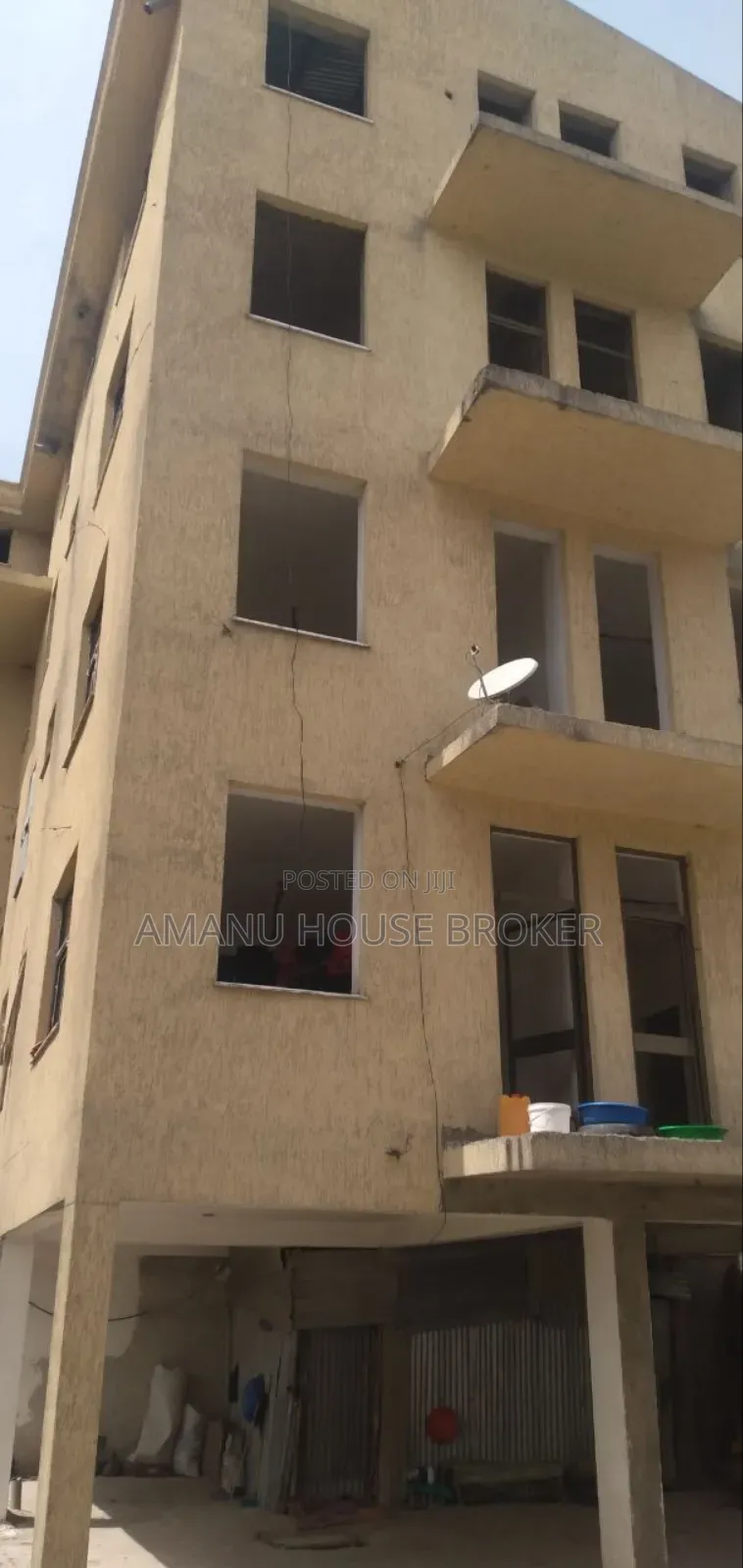 8bdrm Apartment in አአ, Yeka for sale