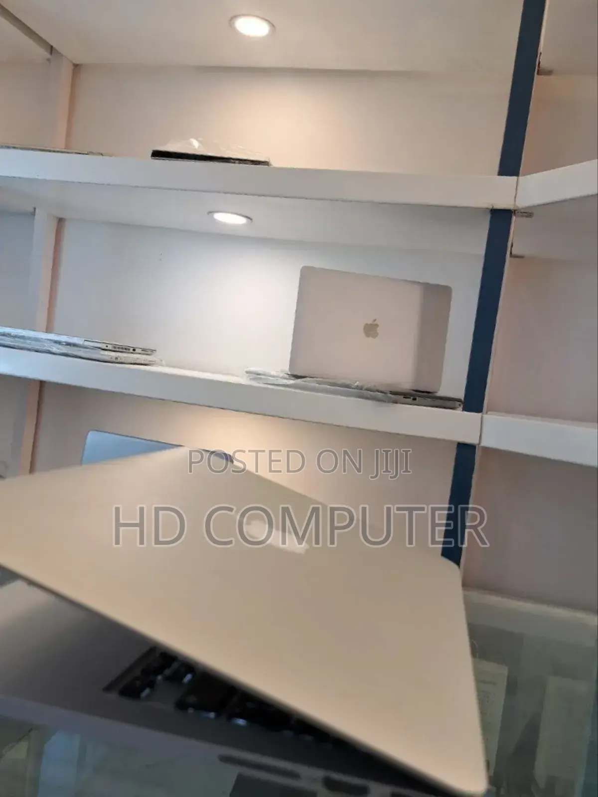 New Laptop Apple MacBook 2015 8GB Intel Core I5 SSD 256GB