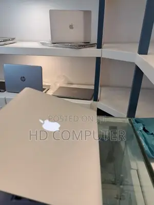 New Laptop Apple MacBook 2015 8GB Intel Core I5 SSD 256GB