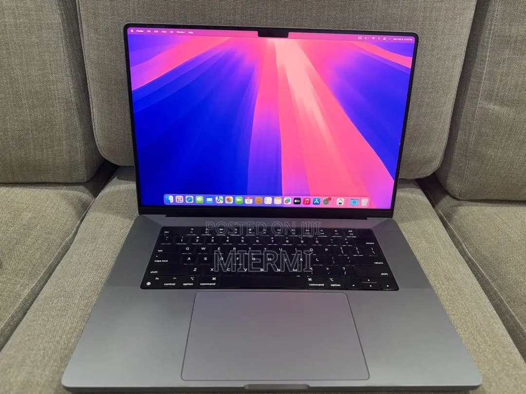 Laptop Apple MacBook Pro 2021 M1 16GB Apple M1 Pro SSD 1T
