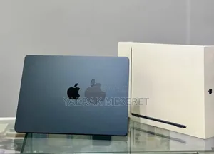 New Laptop Apple MacBook Air 2022 M2 8GB Apple M2 SSD 256GB