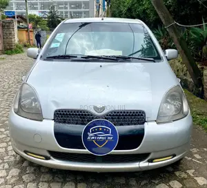 Toyota Vitz 2001 Silver