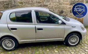 Photo - Toyota Vitz 2001 Silver