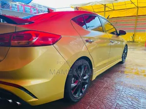 Hyundai Avante 2017 Yellow