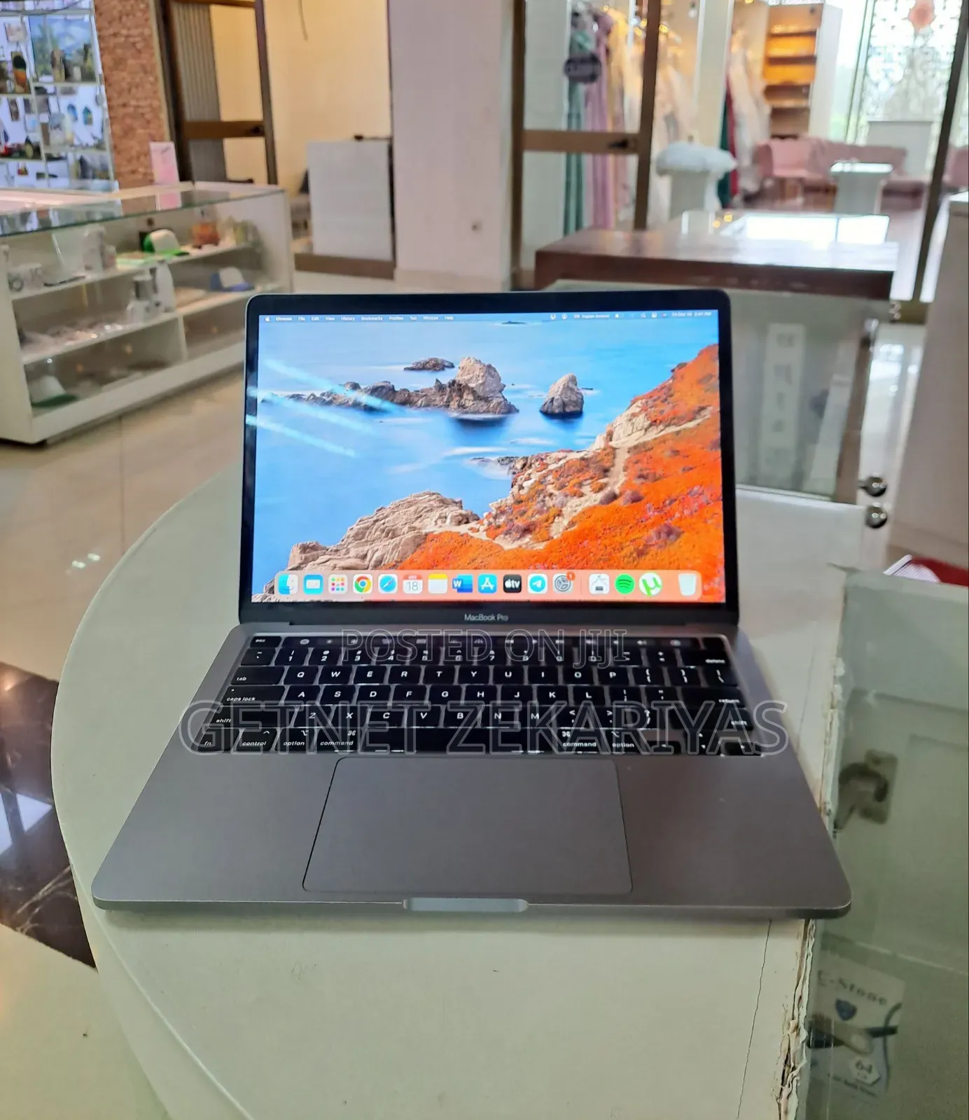 New Laptop Apple MacBook Pro 2020 16GB Intel Core I5 SSD 512GB