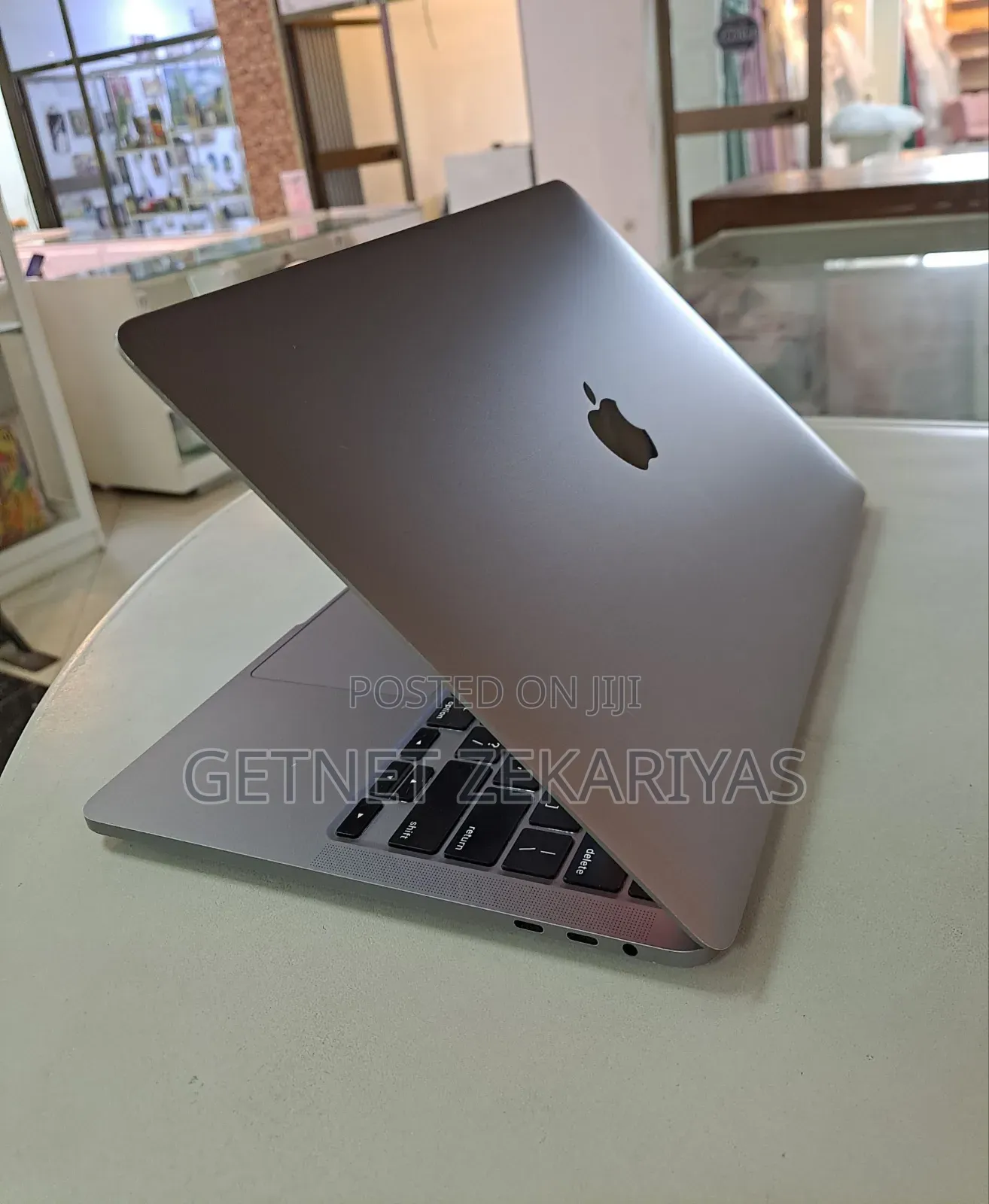 New Laptop Apple MacBook Pro 2020 16GB Intel Core I5 SSD 512GB