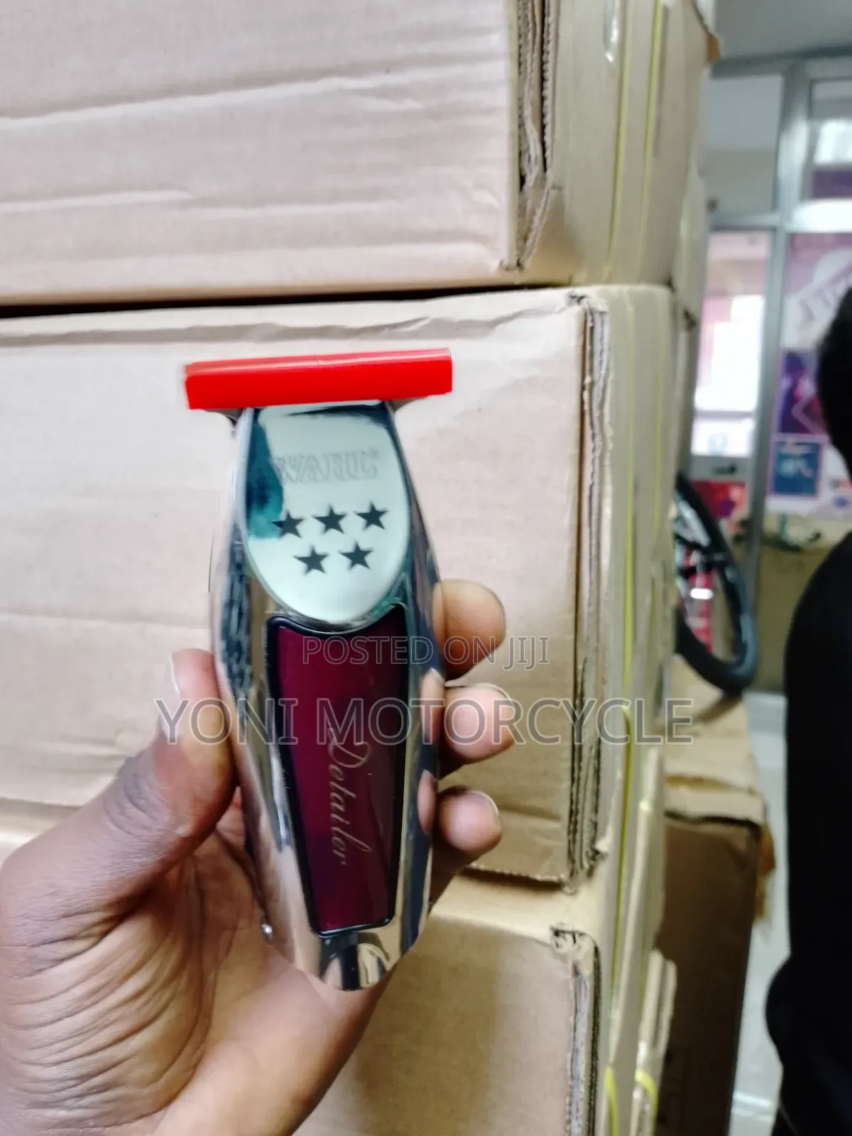 ለጸጉር ቤት ስራ የሚሆኑ ቅርፅ መስሪያ
WAHL Extra Wide T-Blad