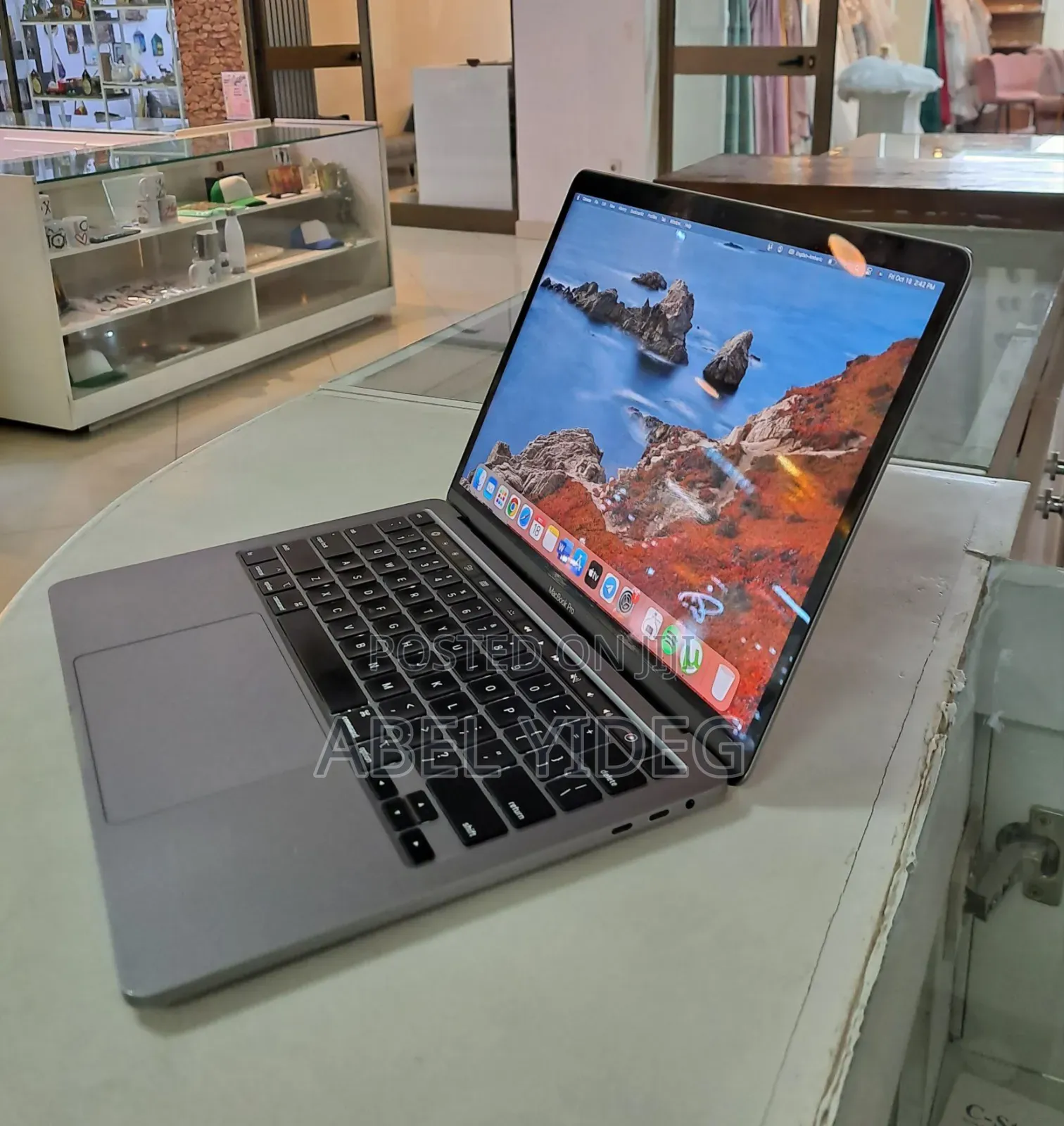 New Laptop Apple MacBook Pro 2020 16GB Intel Core I5 SSD 512GB
