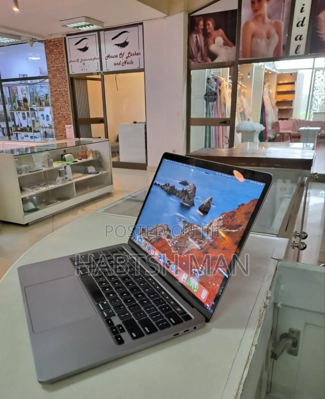 New Laptop Apple MacBook Pro 2020 16GB Intel Core I5 SSD 512GB