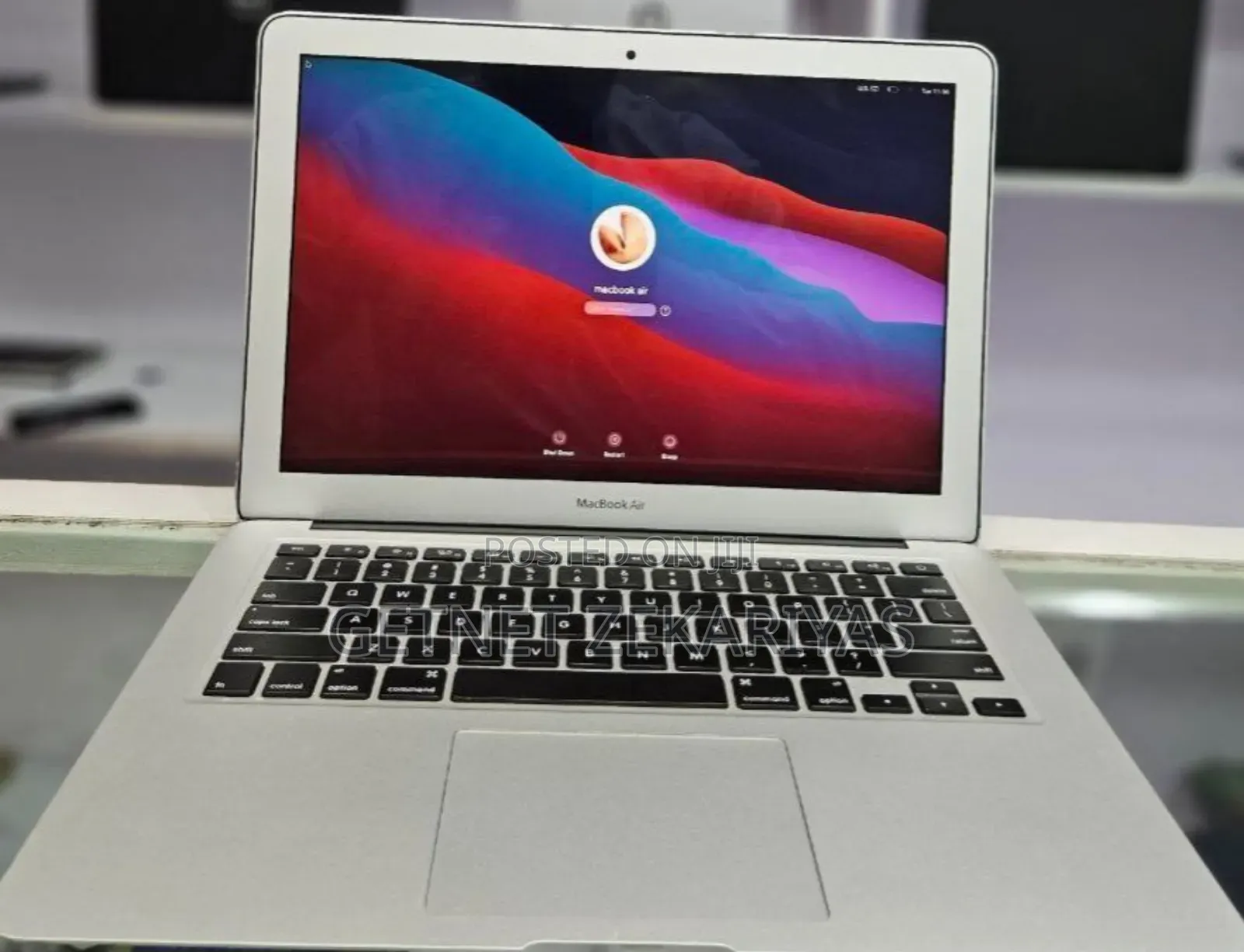 New Laptop Apple MacBook Air 2017 8GB Intel Core I5 SSD 128GB