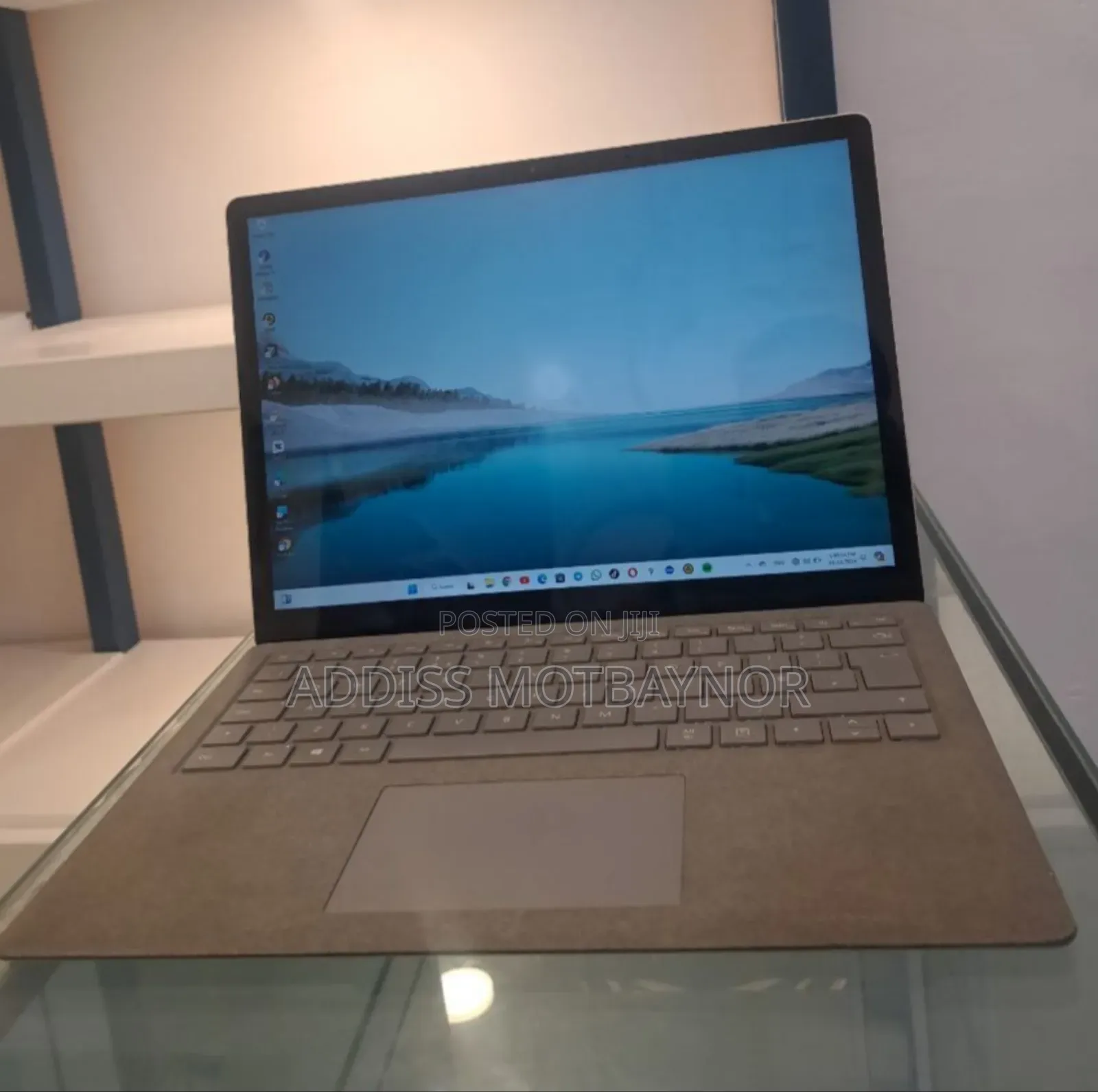 New Laptop HP 14-Dq1025cl 8GB Intel Core I7 SSD 256GB