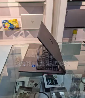 New Laptop HP ZBook Firefly G8 16GB Intel Core I7 SSD 512GB