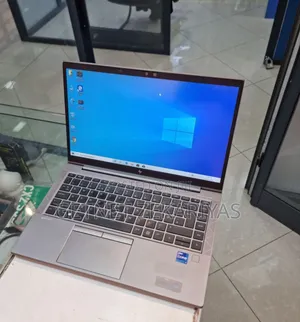 New Laptop HP ZBook Firefly G8 16GB Intel Core I7 SSD 512GB