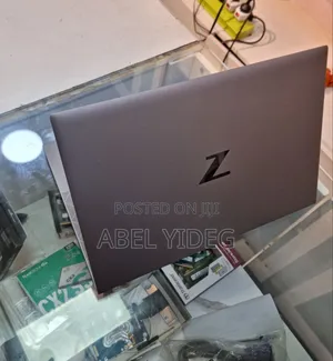 New Laptop HP ZBook Firefly G8 16GB Intel Core I7 SSD 512GB