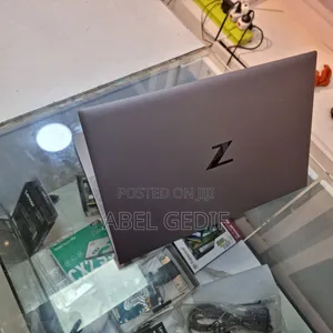 New Laptop HP ZBook Firefly G8 16GB Intel Core I7 SSD 512GB