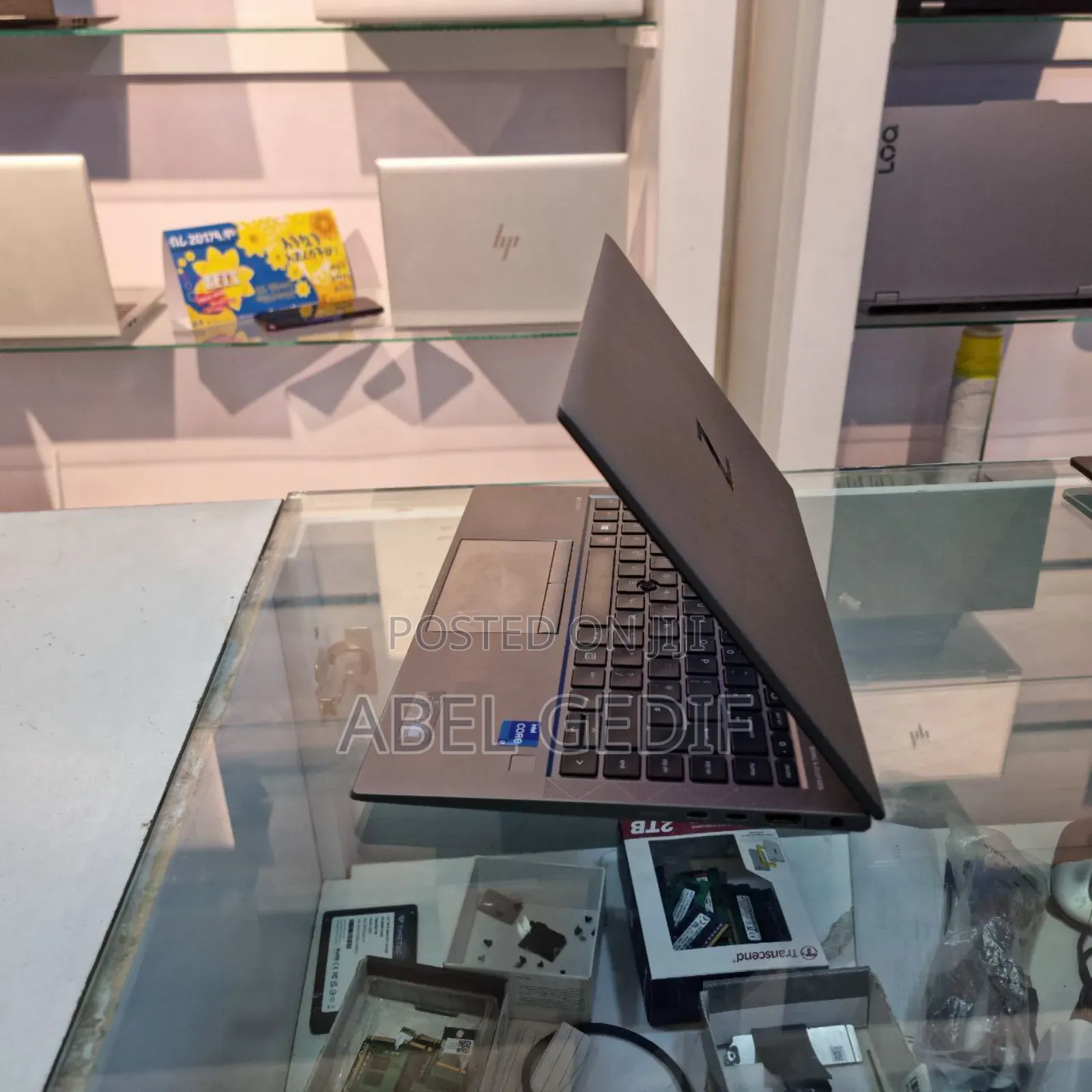 New Laptop HP ZBook Firefly G8 16GB Intel Core I7 SSD 512GB