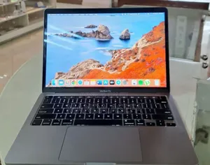 New Laptop Apple MacBook Pro 16GB Intel Core I5 SSD 512GB