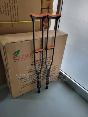 Photo - Underarm Auxiliary Crutches፸!Bilateral Crutches፵∂Crutches