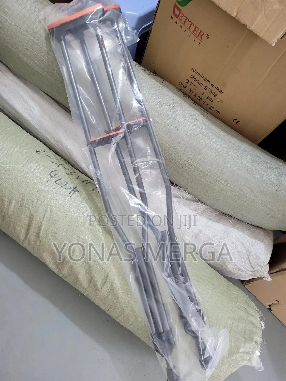 Fold the Crutches, Press the Buttons to Adjust፵∞Crutches