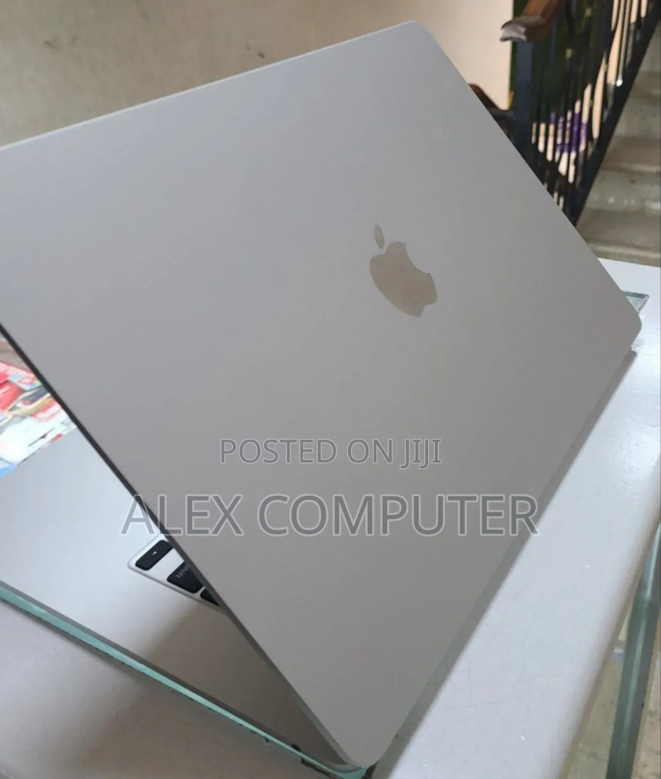 New Laptop Apple MacBook 2010 8GB Apple M2 SSD 256GB