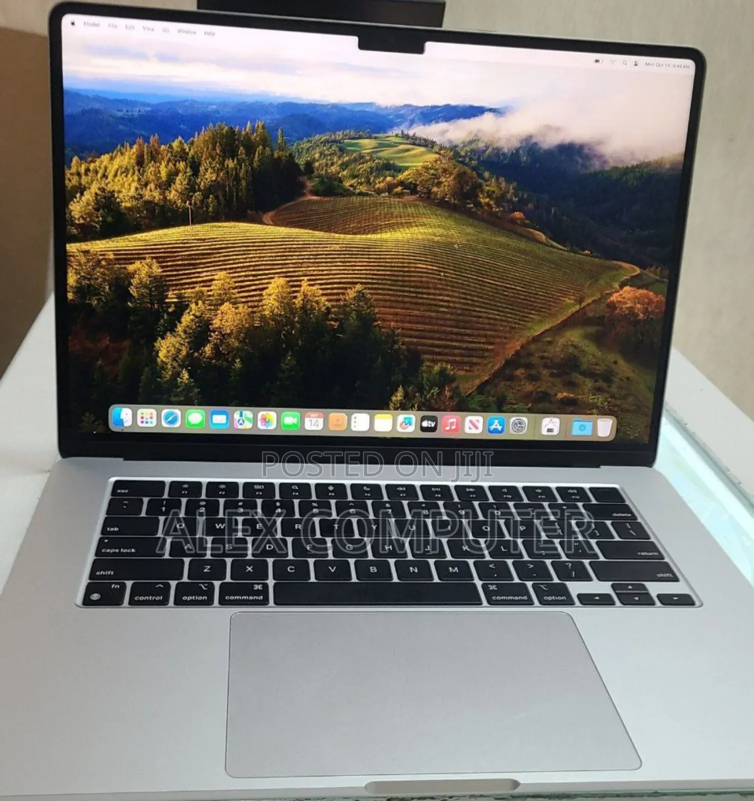 New Laptop Apple MacBook 2010 8GB Apple M2 SSD 256GB