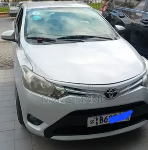 Photo - Toyota Yaris 2016 Silver