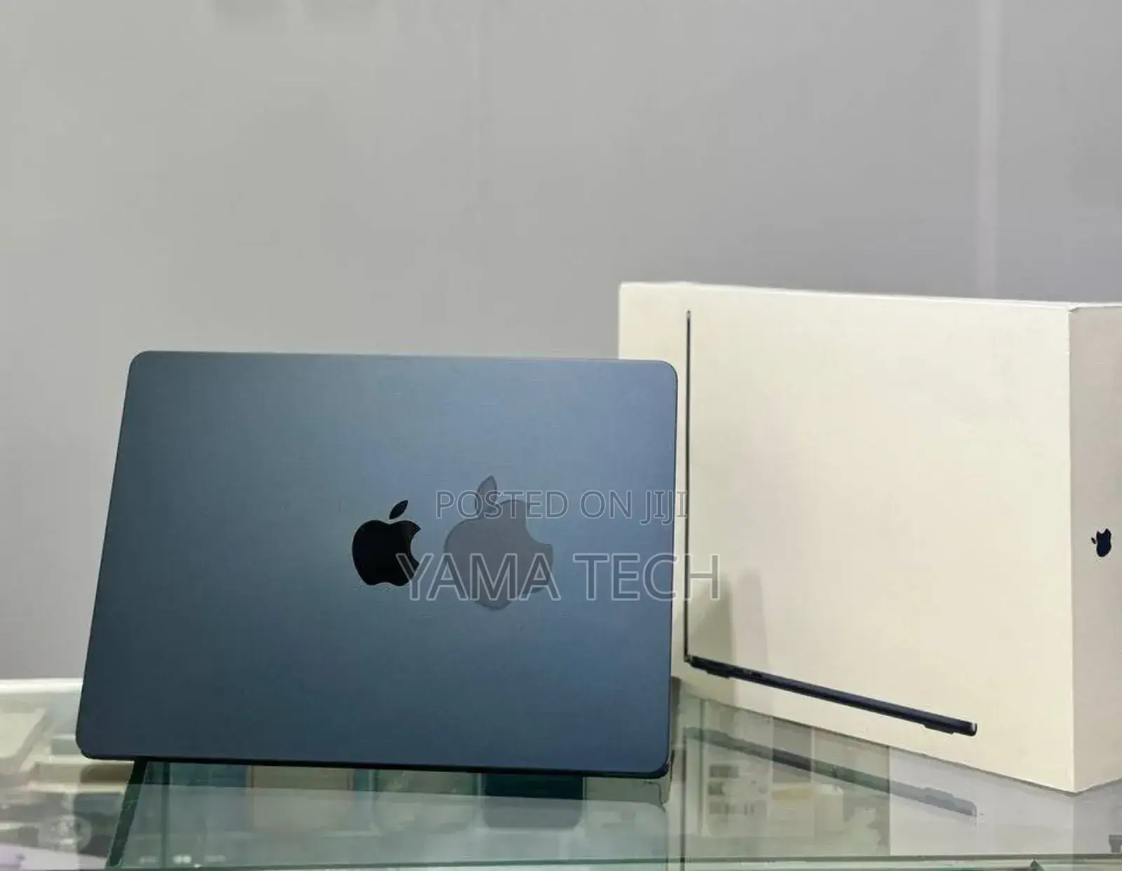 New Laptop Apple MacBook Air 2022 M2 8GB Apple M2 SSD 256GB