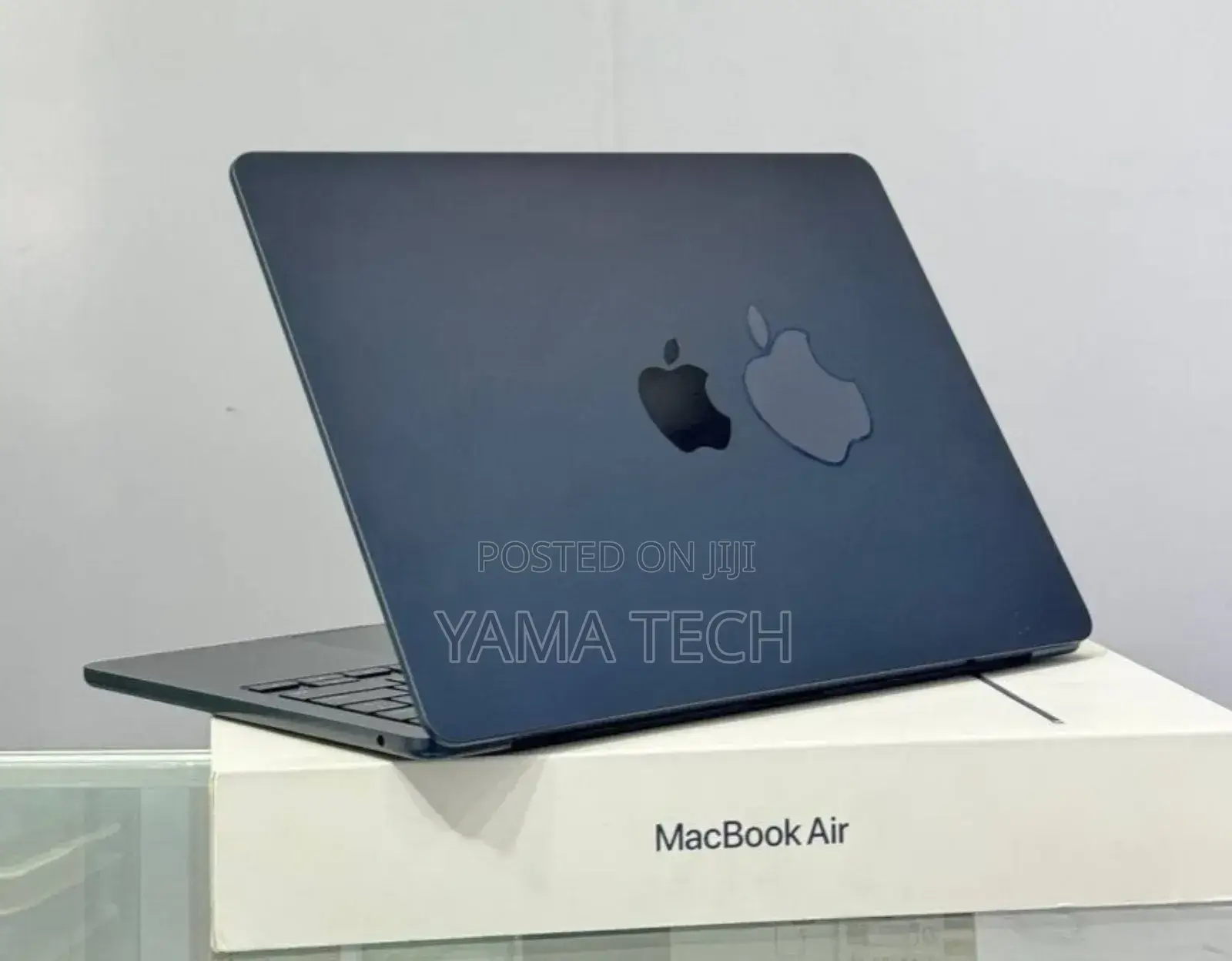 New Laptop Apple MacBook Air 2022 M2 8GB Apple M2 SSD 256GB