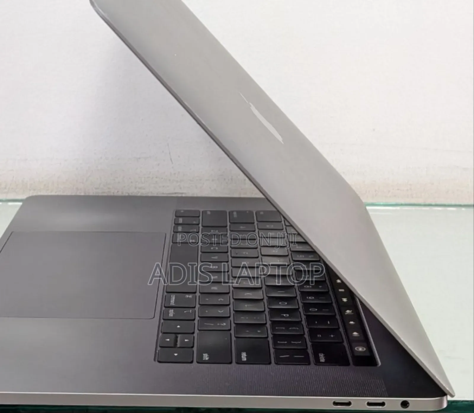New Laptop Apple MacBook Pro 2018 32GB AMD SSD 512GB