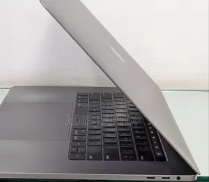 New Laptop Apple MacBook Pro 2018 32GB AMD SSD 512GB