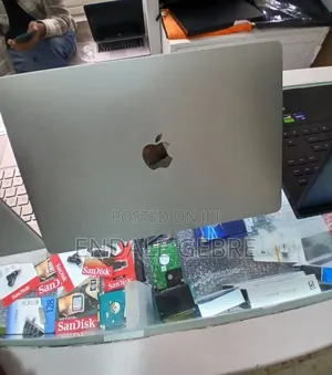 New Laptop Apple MacBook Pro 2023 M2 8GB Apple M2 SSD 256GB