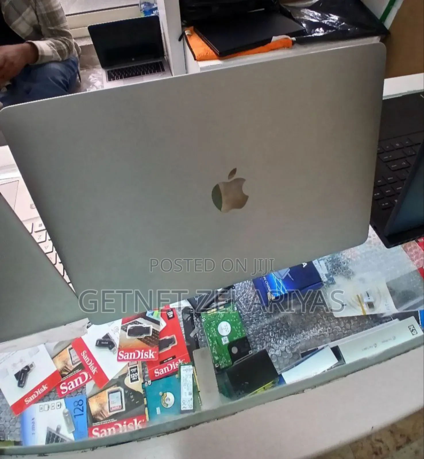 New Laptop Apple MacBook Air 2023 M2 8GB Apple M1 SSD 256GB