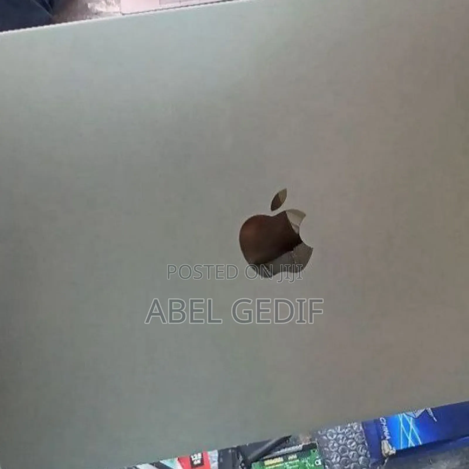 New Laptop Apple MacBook Pro 2022 M2 8GB Apple M2 SSD 256GB