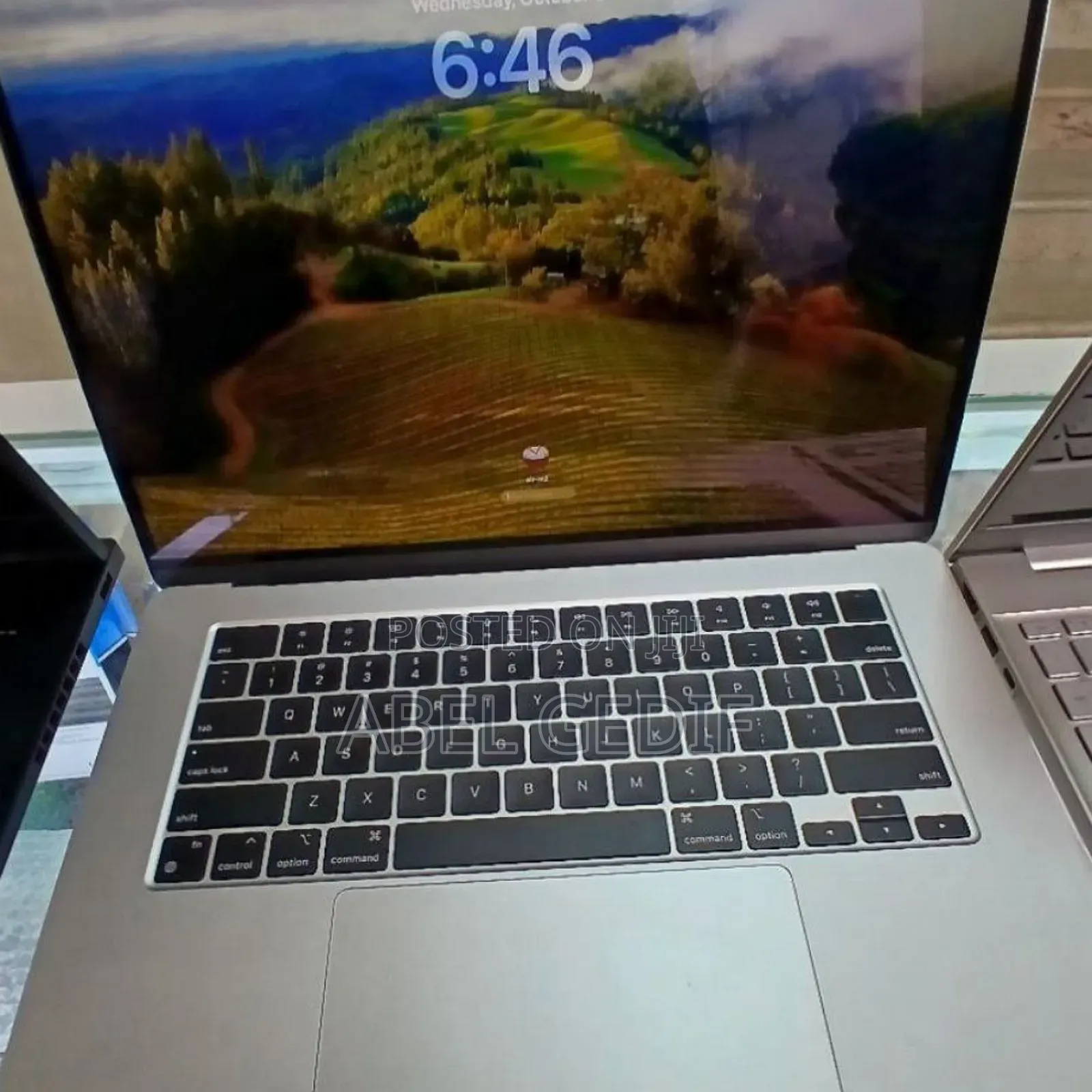 New Laptop Apple MacBook Pro 2022 M2 8GB Apple M2 SSD 256GB