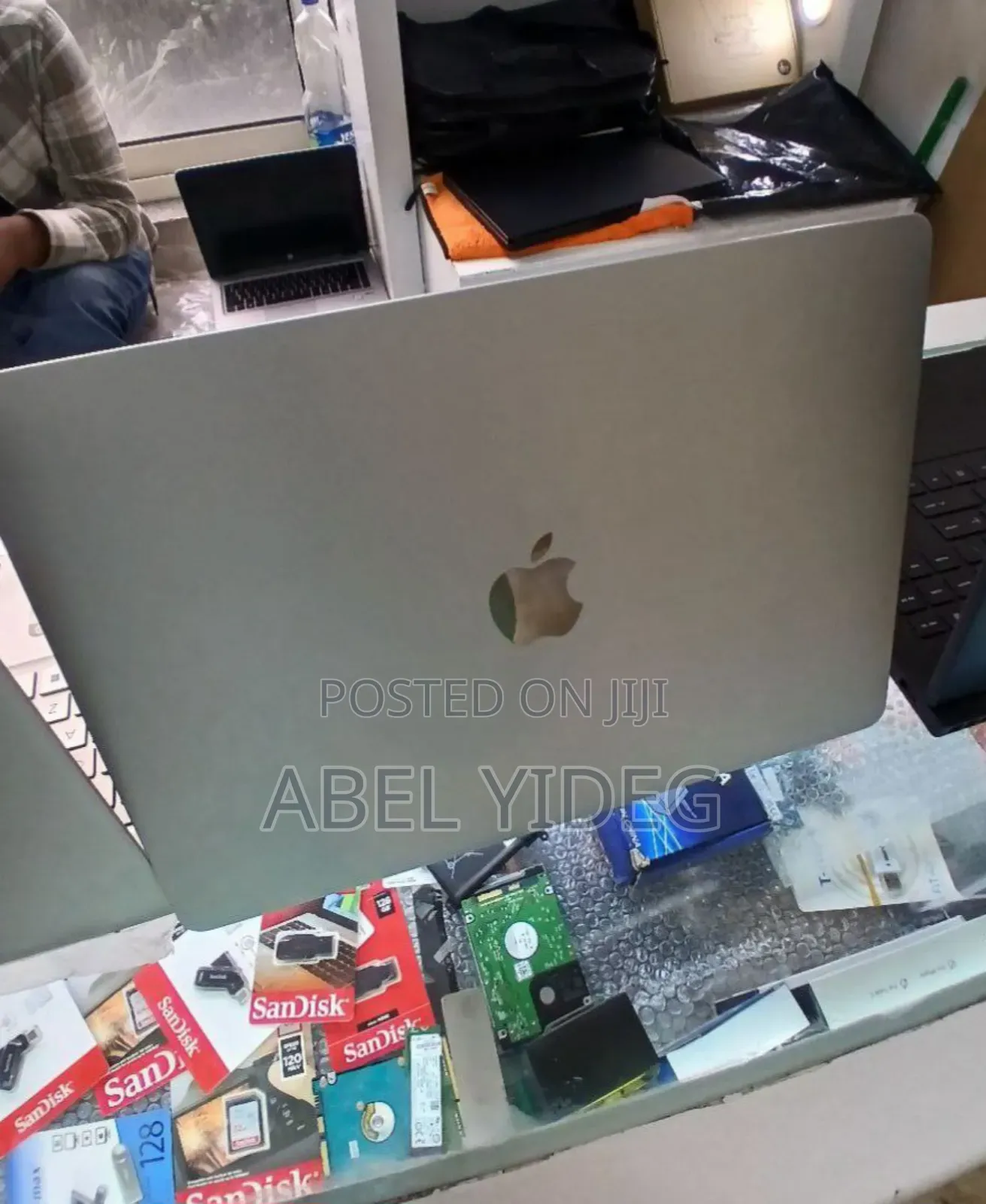 New Laptop Apple MacBook Air 2022 M2 8GB Apple M2 SSD 256GB