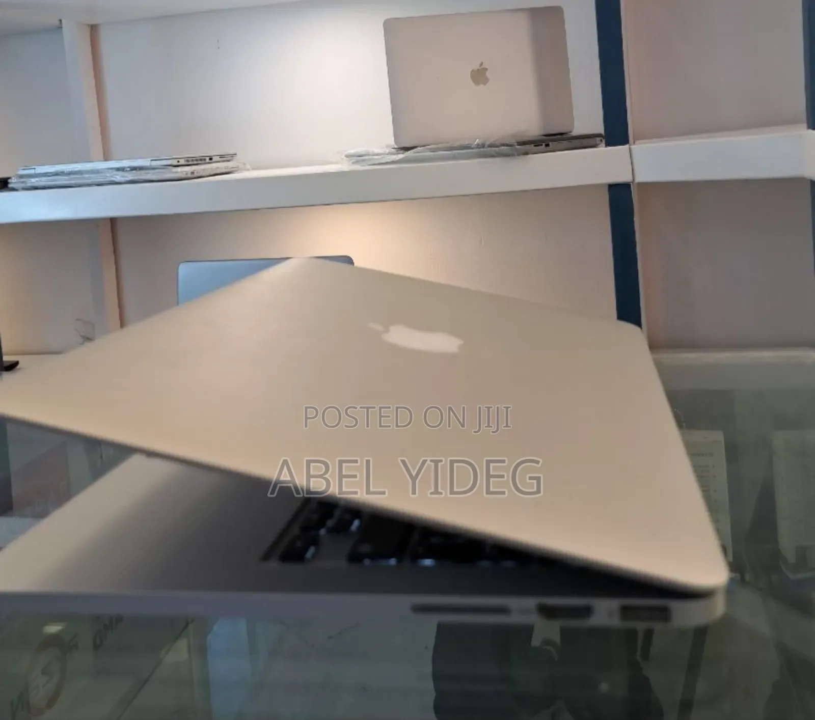 New Laptop Apple MacBook Pro 2015 8GB Intel Core I5 SSD 256GB