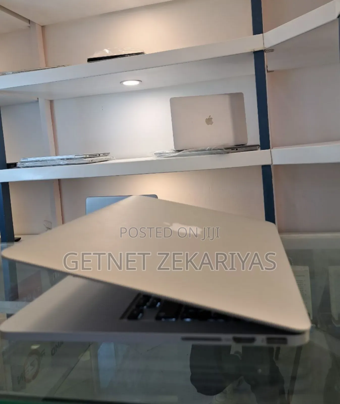 New Laptop Apple MacBook Pro 2015 8GB Intel Core I5 SSD 256GB