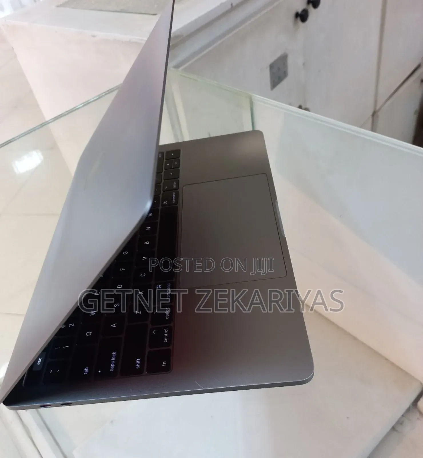 New Laptop Apple MacBook Pro 2017 8GB Intel Core I5 SSD 256GB