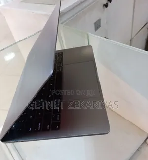 Photo - New Laptop Apple MacBook Pro 2017 8GB Intel Core I5 SSD 256GB