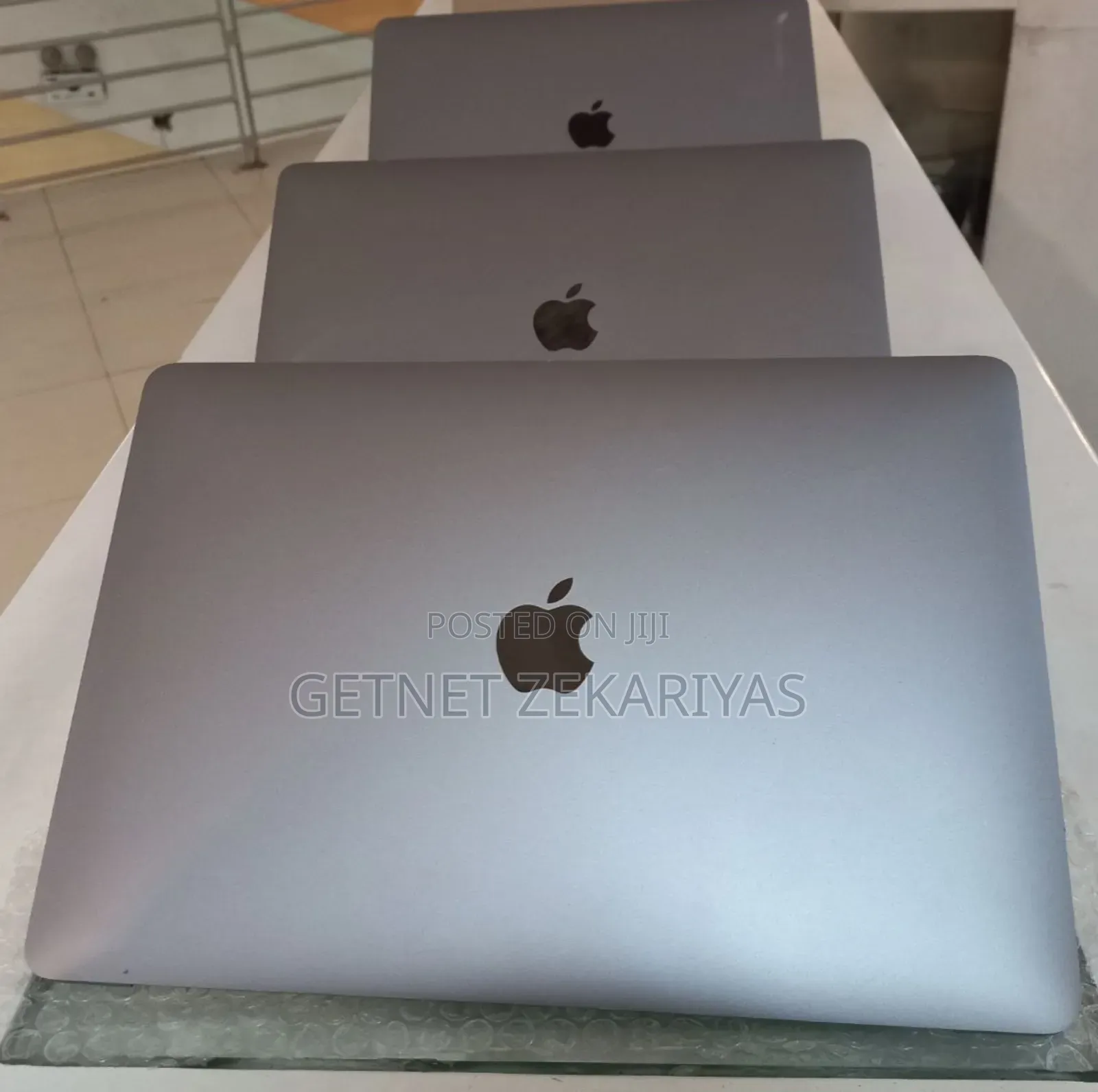 New Laptop Apple MacBook Pro 2017 8GB Intel Core I5 SSD 256GB