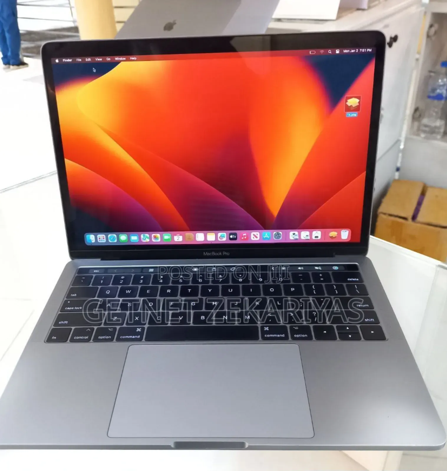 New Laptop Apple MacBook Pro 2017 8GB Intel Core I5 SSD 256GB