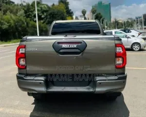 New Toyota Hilux 2022 Gray